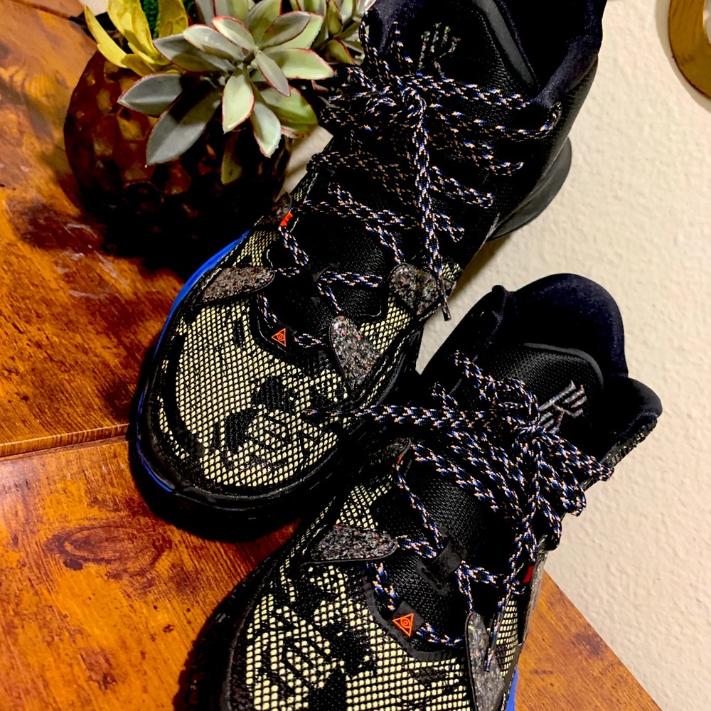KYRIE 7